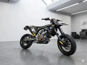 Motorrad Supermoto 701 Bild 3