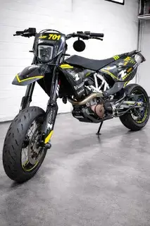 Motorrad Supermoto 701 Bild 6
