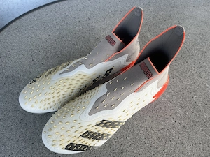 Predator Stollen-Fußballschuhe Größe 42 Bild 2