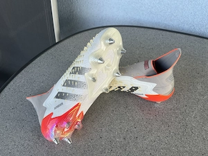 Predator Stollen-Fußballschuhe Größe 42