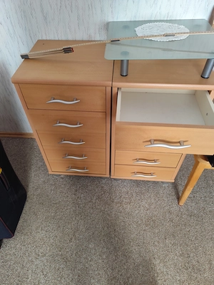 Schuhladen Schrank mit Glasaufbau  Bild 2