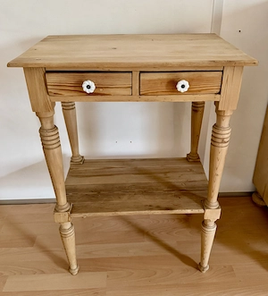 Tolles antikes Beistelltischchen Bild 2