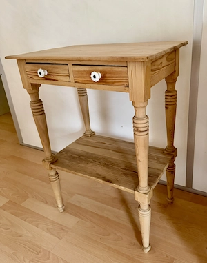 Tolles antikes Beistelltischchen Bild 3