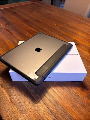 Apple iPad 10.2  mit Stylus und Schutzhülle Bild 2