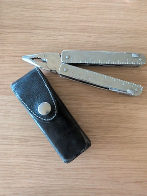 Victorinox Swisstool inklusive Ledertache mit Gürtelschlaufe  Bild 4