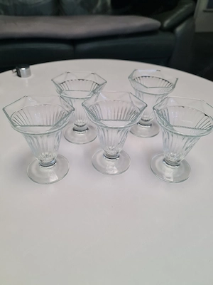 5 Eisgläser   Dessertschalen Bild 2