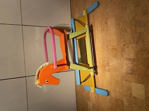 Buntes Bodenschonendes Schaukelpferd