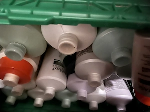 Verkaufe 1000ml Kerastase Haarshampoo Flaschen Bild 2