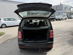 VW Touran Coceptline 1,9 TDi DPF 142 TKM Bild 7