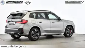 BMW iX1 xDrive30 M Sportpaket // Anhängerkupplung // Head-Up // Panorama Glasdach Bild 5