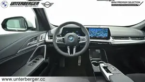 BMW iX1 xDrive30 M Sportpaket // Anhängerkupplung // Head-Up // Panorama Glasdach Bild 10