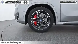 BMW iX1 xDrive30 M Sportpaket // Anhängerkupplung // Head-Up // Panorama Glasdach Bild 8