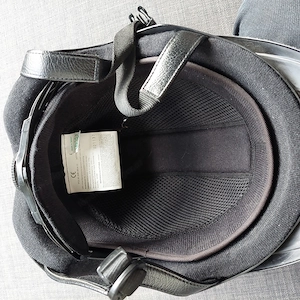 Reithelm schwarz, Mädchen Bild 2