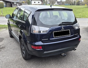 Mitsubishi Outlander 2.0 Invite 2WD   07 2010 Erstbesitz Vorgeführt bis 07 2026 Bild 3