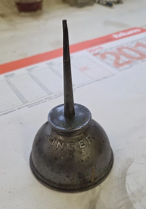 Singer Ölkännchen Bild 2