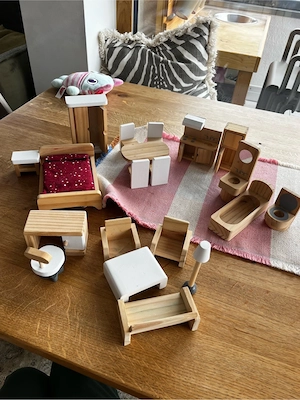 Puppenhaus mit Zubehör Bild 3