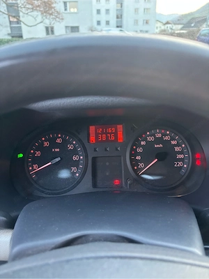 Renault Clio b tüv bis 10.26 Bild 3