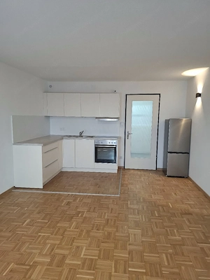 Neu renovierte 1-Zimmer-Wohnung mit ca. 32 m  - provisionsfrei Bild 2