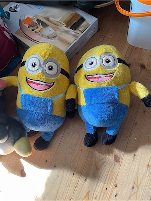 Riesen Plüschtiere (Minions, Hase,...)