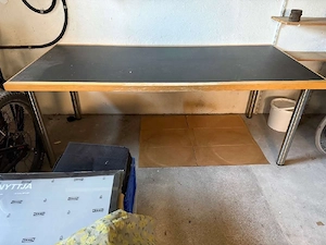 Bürotisch zu verschenken.      