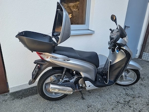 Leichtmotorrad Honda SH 125i Bild 3