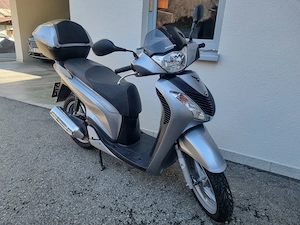 Leichtmotorrad Honda SH 125i Bild 2