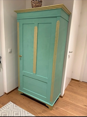 Alter Kleiderschrank  Bild 3