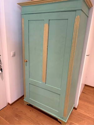 Alter Kleiderschrank  Bild 2