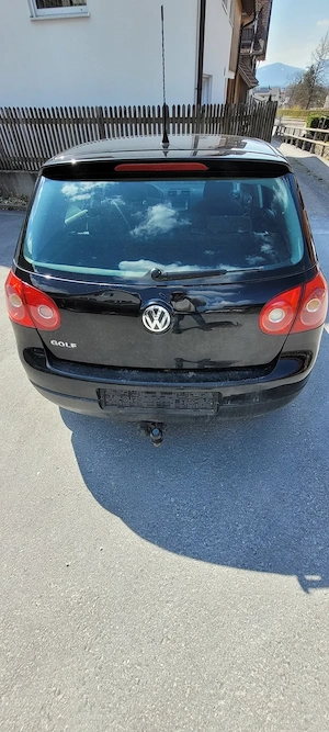 VW Golf schwarz Bild 2