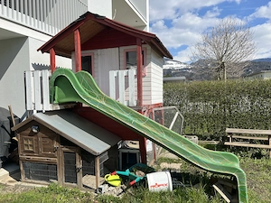 Kinderspielhaus inkl Rutsche