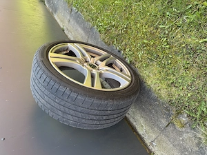 Alufelgen 18Zoll mit 225 40 18 Reifen Bild 3