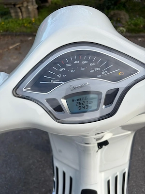 Vespa Primavera 50 ccm   neuwertig, garagengepflegt & frisch serviciert! Bild 3