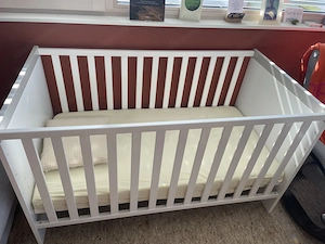 Kinderbett, höhenverstellbar