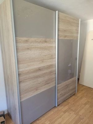 Kleiderschrank mit Schiebetüren in Holzoptik   Grau - modern & geräumig Bild 3