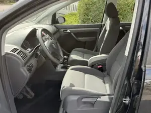 VW Touran Coceptline 1,9 TDi DPF 142 TKM Bild 2