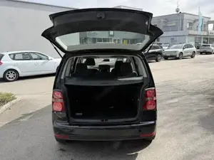 VW Touran Coceptline 1,9 TDi DPF 142 TKM Bild 5