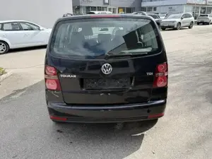 VW Touran Coceptline 1,9 TDi DPF 142 TKM Bild 6
