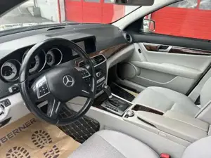 Mercedes-Benz C 220 Bild 8