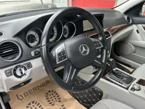 Mercedes-Benz C 220 Bild 9