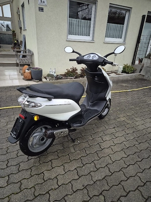 Piccagio Fly elfenbeinweiß Bild 5