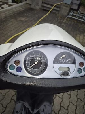 Piccagio Fly elfenbeinweiß Bild 2