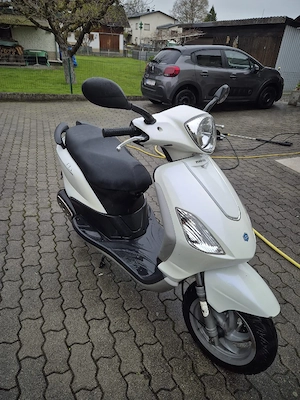 Piccagio Fly elfenbeinweiß Bild 4