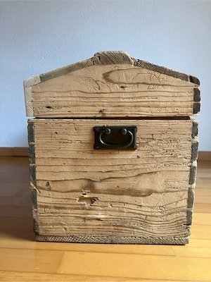 alte Holztruhe Bild 3