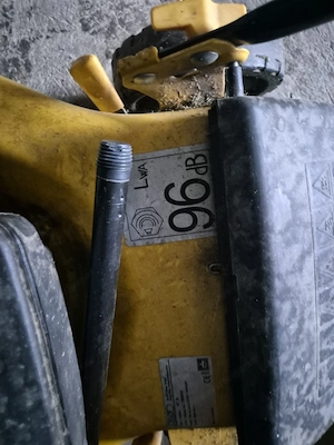 Rasenmäher Alt 2 mal Bild 3