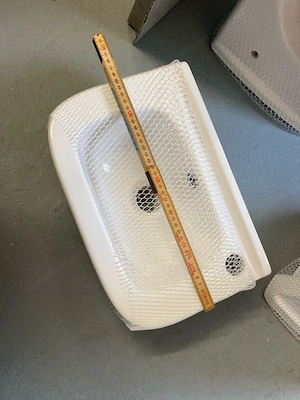 WC Schüssel und Waschbecken Bild 2