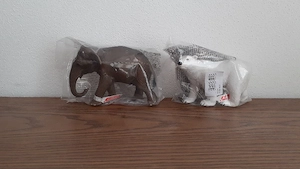 Schleich Tiere Elefant oder Weißbär noch original verpackt ca.10 cm groß um je 5.- Euro zu verkaufen