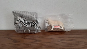 Schleich Tiere Zebra oder Wolf noch original verpackt ca. 10 cm groß um je 5.- Euro zu verkaufen 