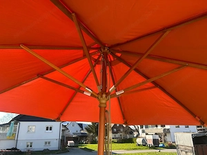 Sonnenschirm aus Echtholz Bild 4