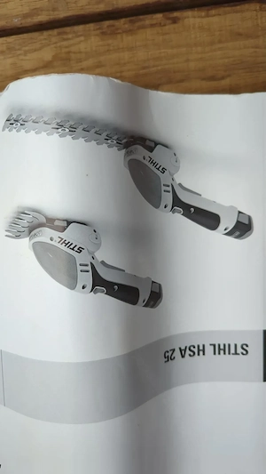 Verkaufe Akku Strauchschere Stihl Bild 3