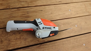 Verkaufe Akku Strauchschere Stihl Bild 2